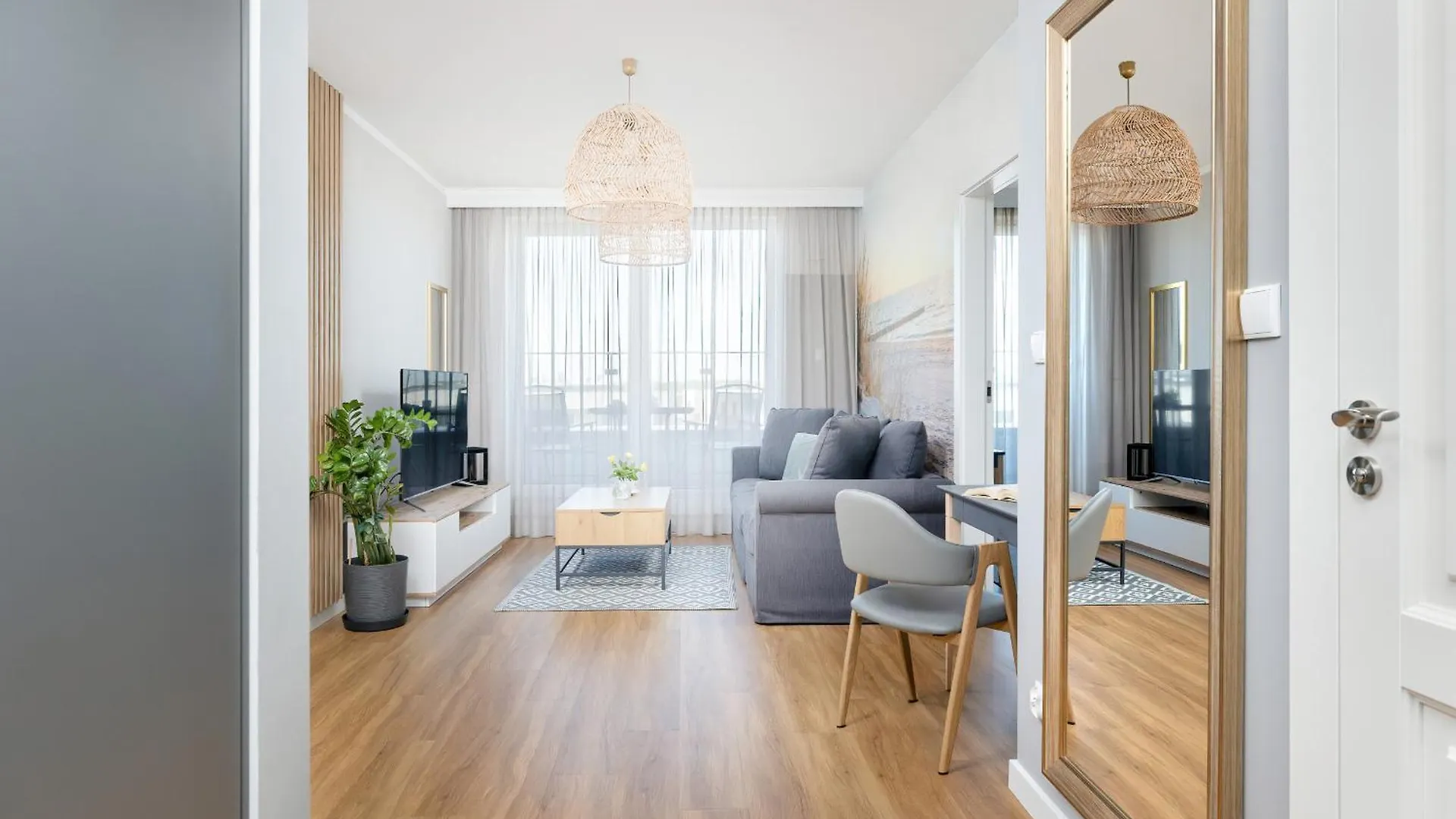 Bright Spacious Apartment With Parking Mazowiecka By Noclegi Renters Kolobrzeg