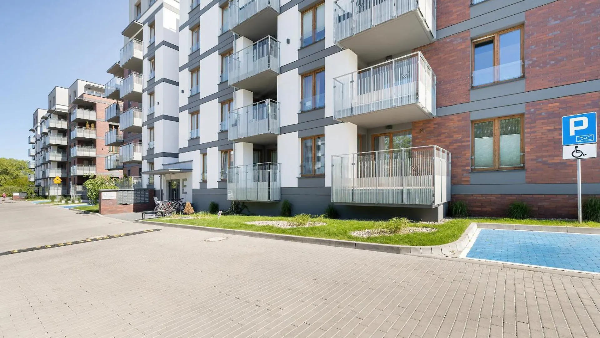 Bright Spacious Apartment With Parking Mazowiecka By Noclegi Renters Kolobrzeg