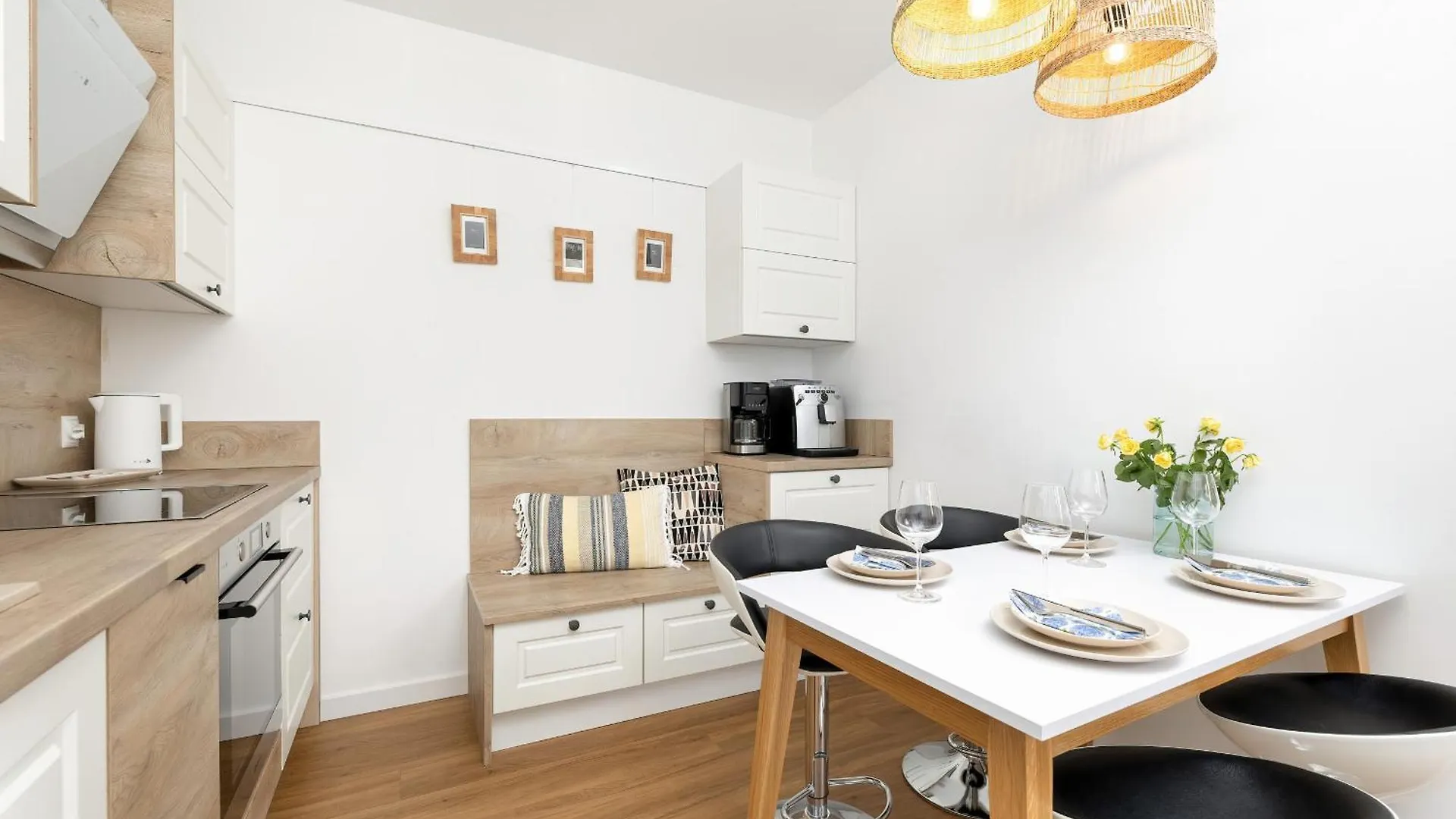 Bright Spacious Apartment With Parking Mazowiecka By Noclegi Renters Kolobrzeg