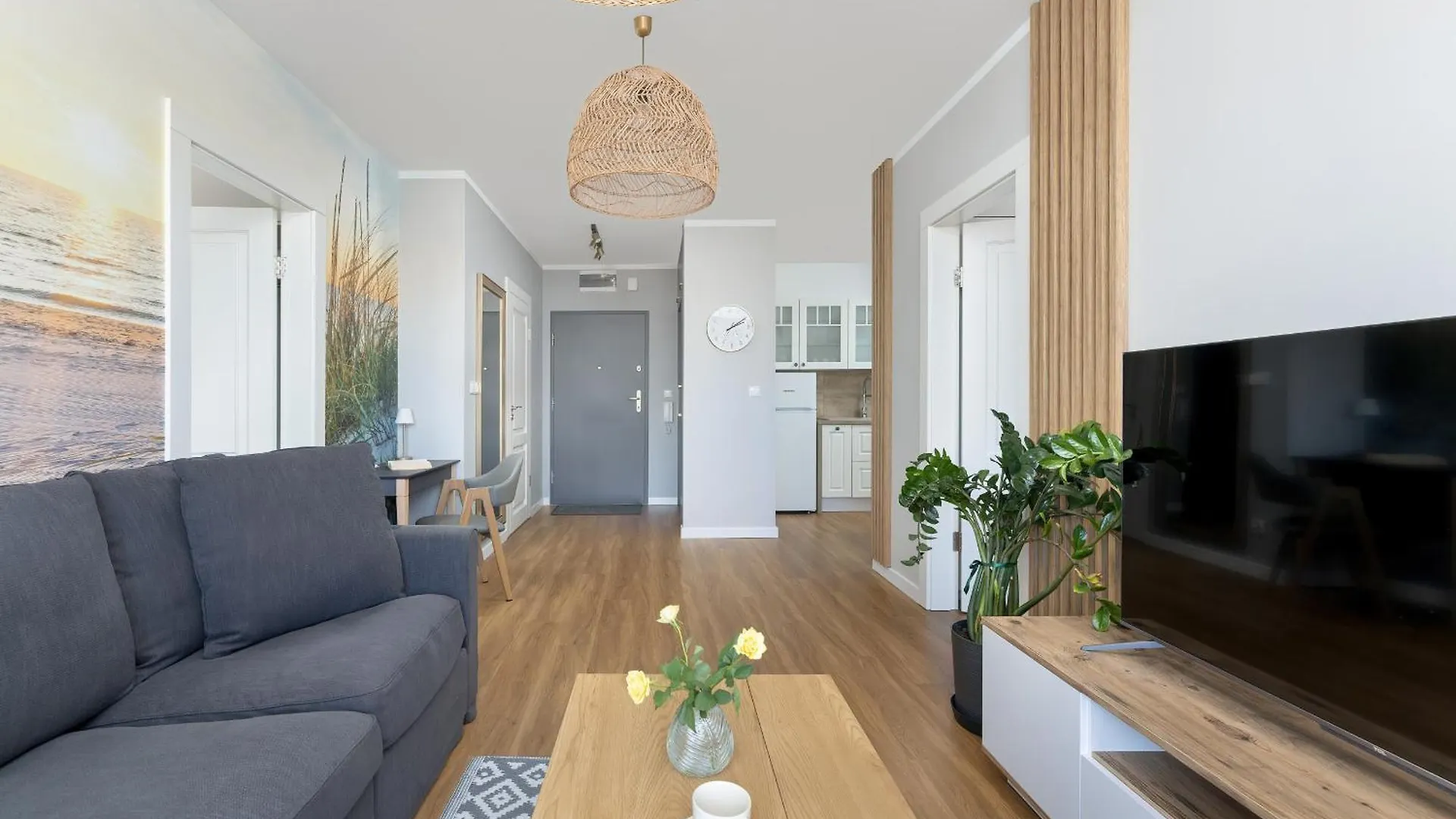 Bright Spacious Apartment With Parking Mazowiecka By Noclegi Renters Kolobrzeg